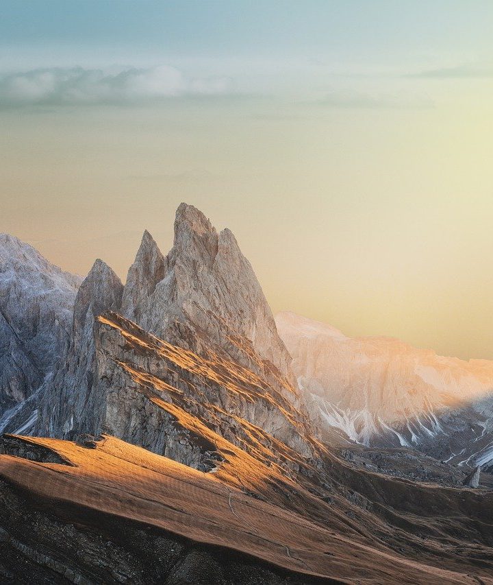 Bjergtinder landskab.